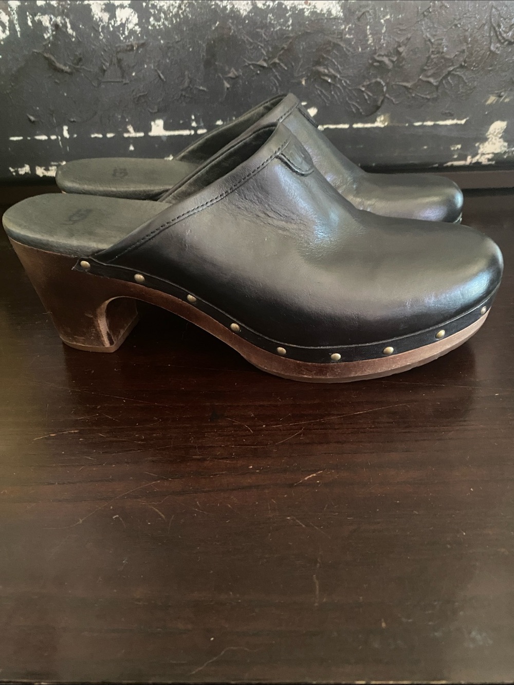 Authentic UGG Women’s Black Leather Slip-On Mules Size 8